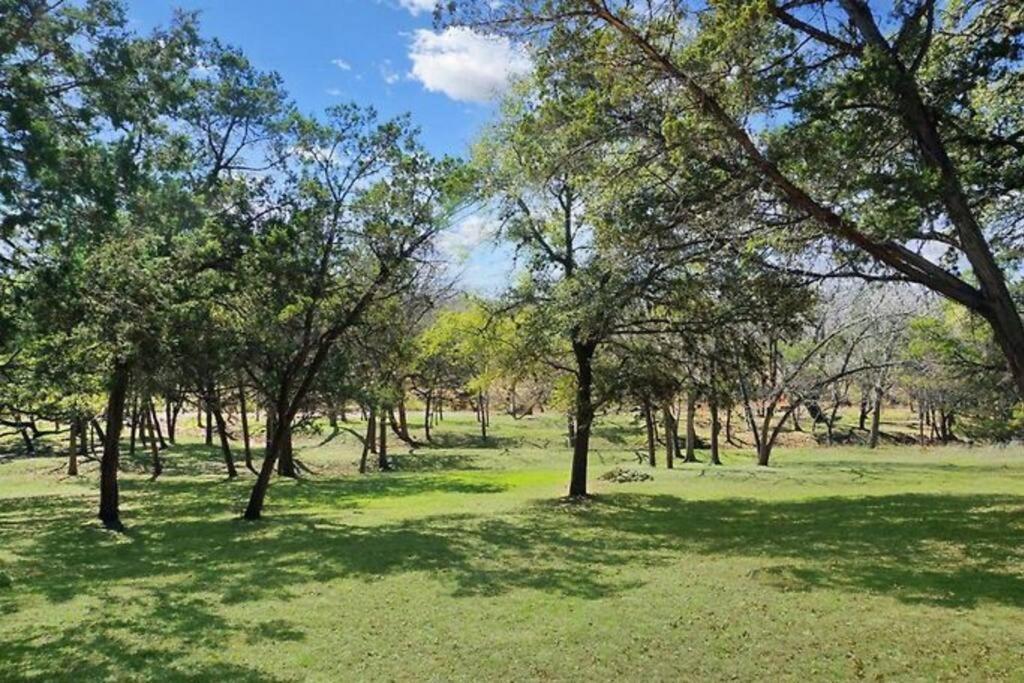 Fox Hollow - Tiny Home With Cypress Creek Access, Park Like Setting Wimberley Ngoại thất bức ảnh