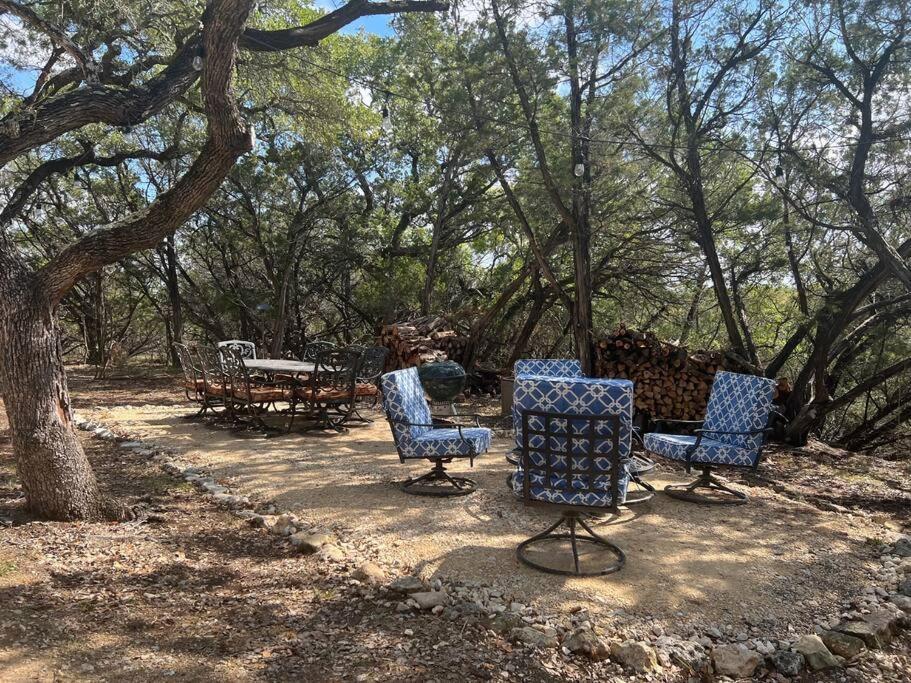 Fox Hollow - Tiny Home With Cypress Creek Access, Park Like Setting Wimberley Ngoại thất bức ảnh